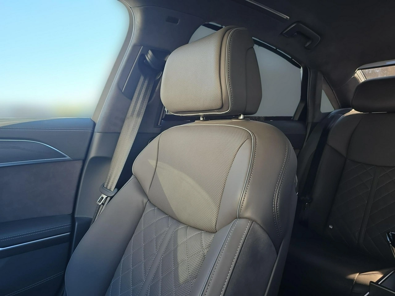 Audi A8 - Zdjęcie 29