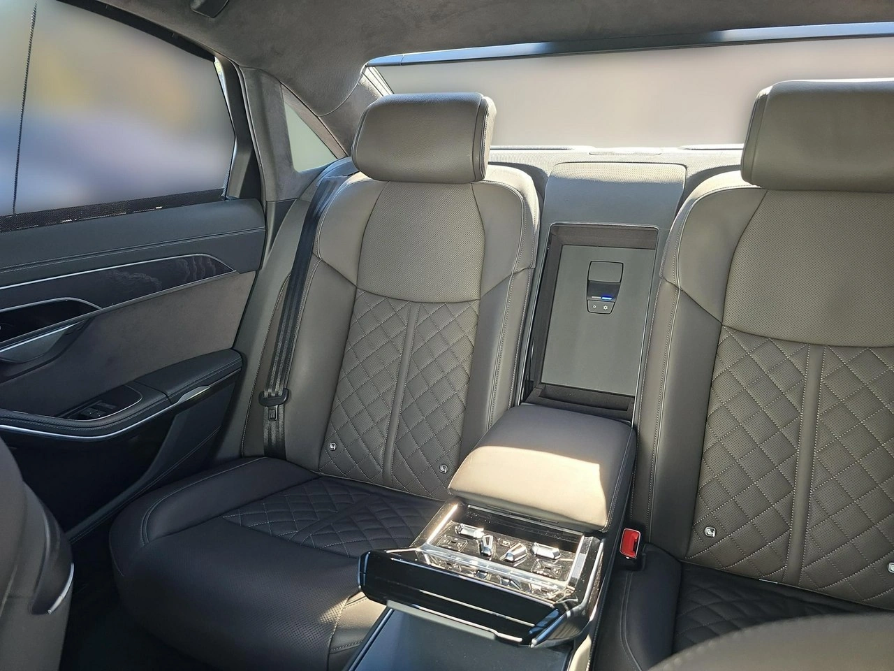 Audi A8 - Zdjęcie 30