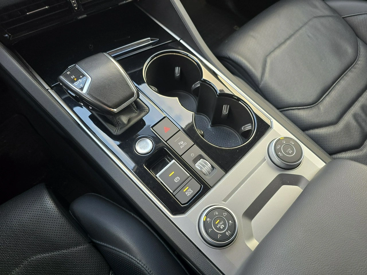 Volkswagen Touareg - Zdjęcie 12