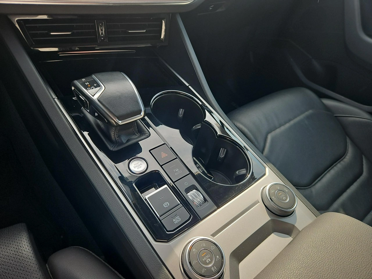 Volkswagen Touareg - Zdjęcie 25