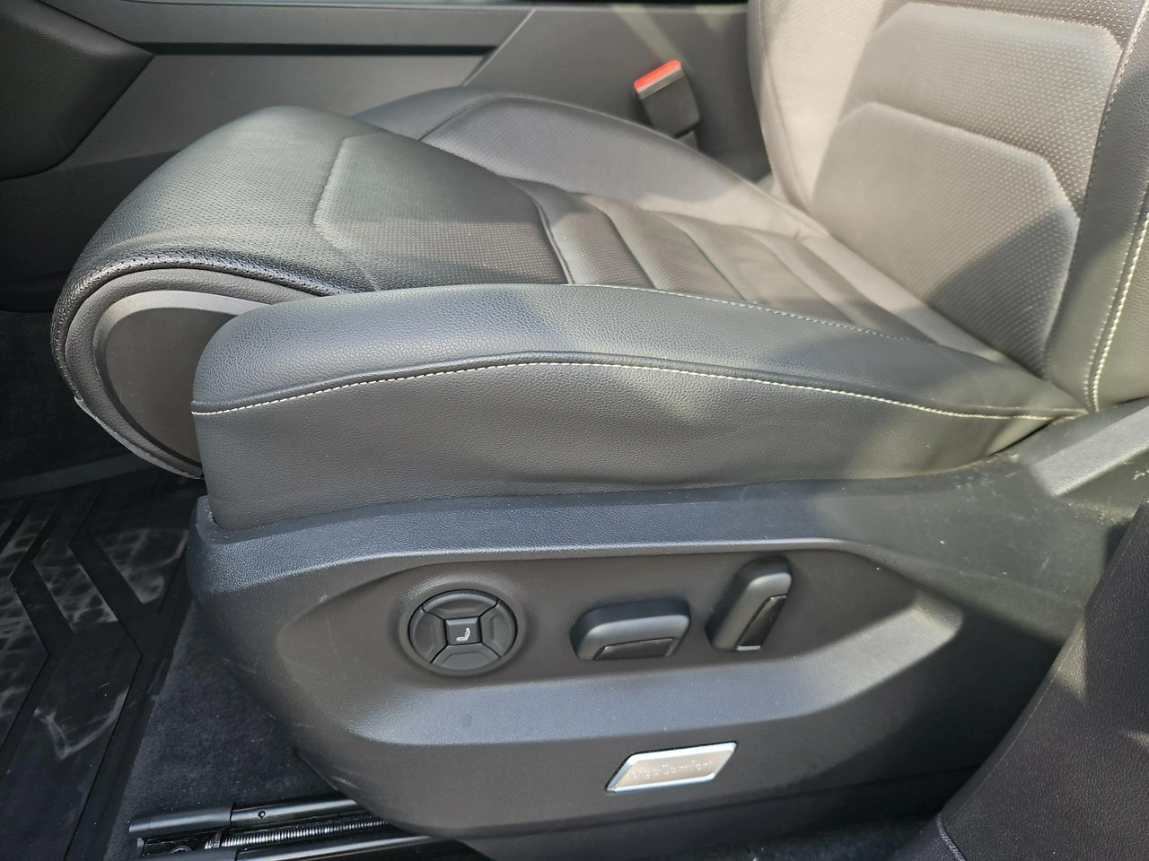 Volkswagen Touareg - Zdjęcie 32