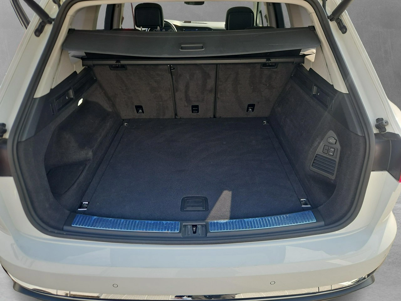 Volkswagen Touareg - Zdjęcie 46