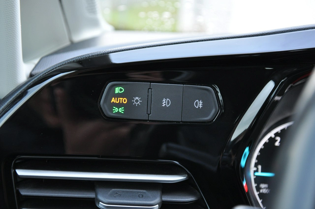 Ford Tourneo Connect - Zdjęcie 23