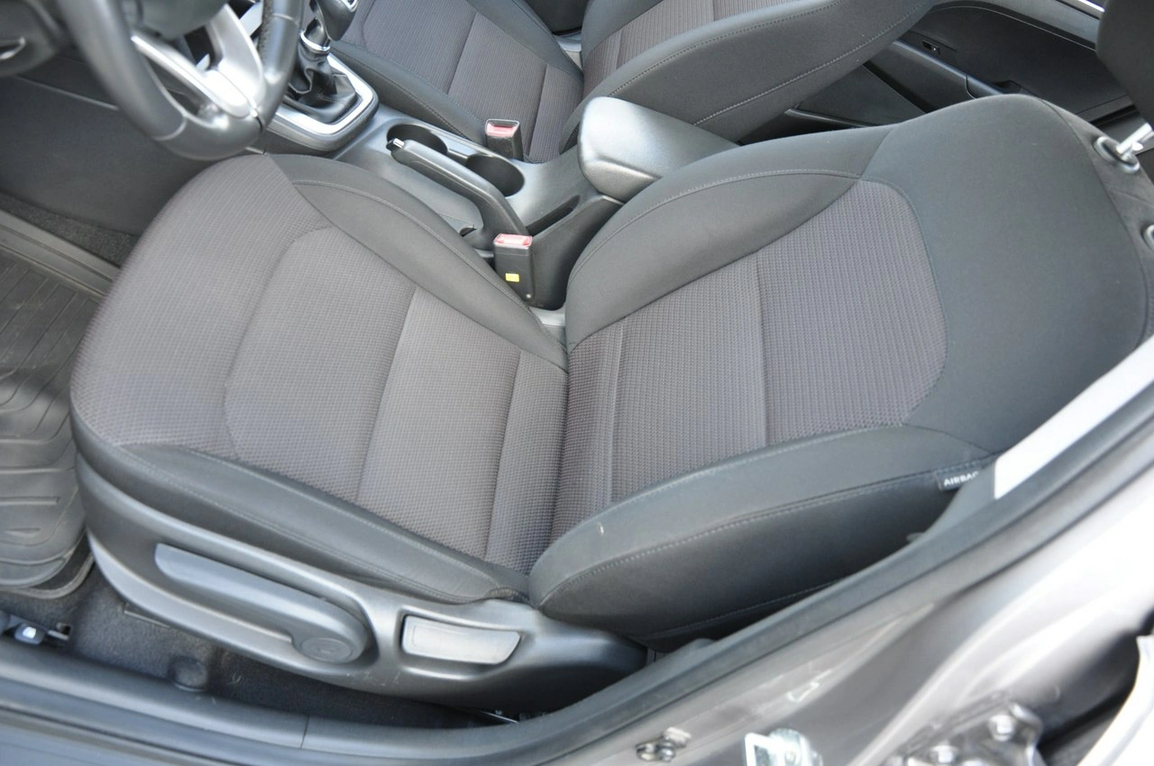 Hyundai Elantra - Zdjęcie 9