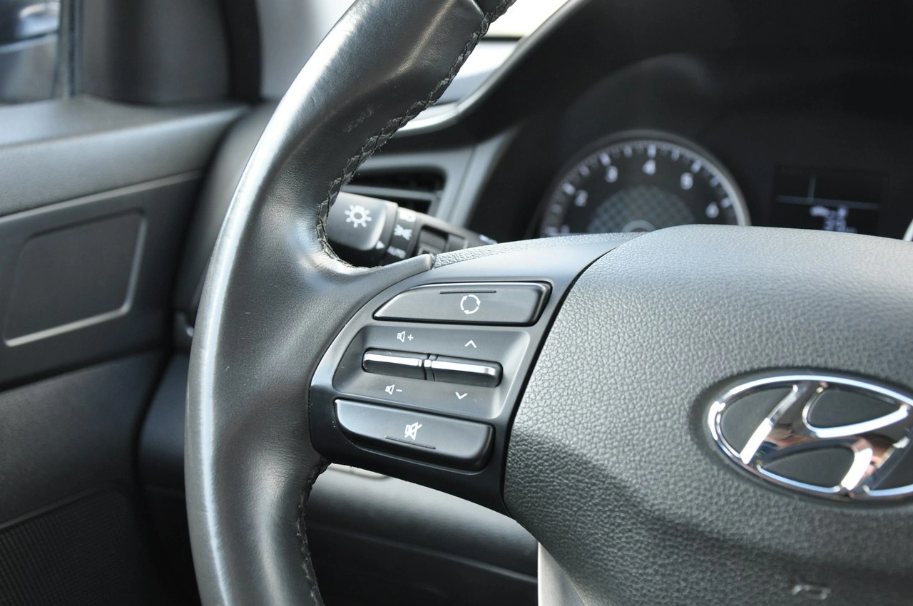 Hyundai Elantra - Zdjęcie 14