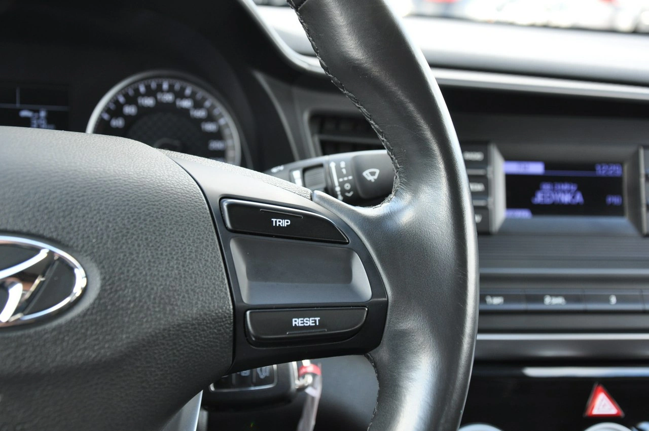 Hyundai Elantra - Zdjęcie 15