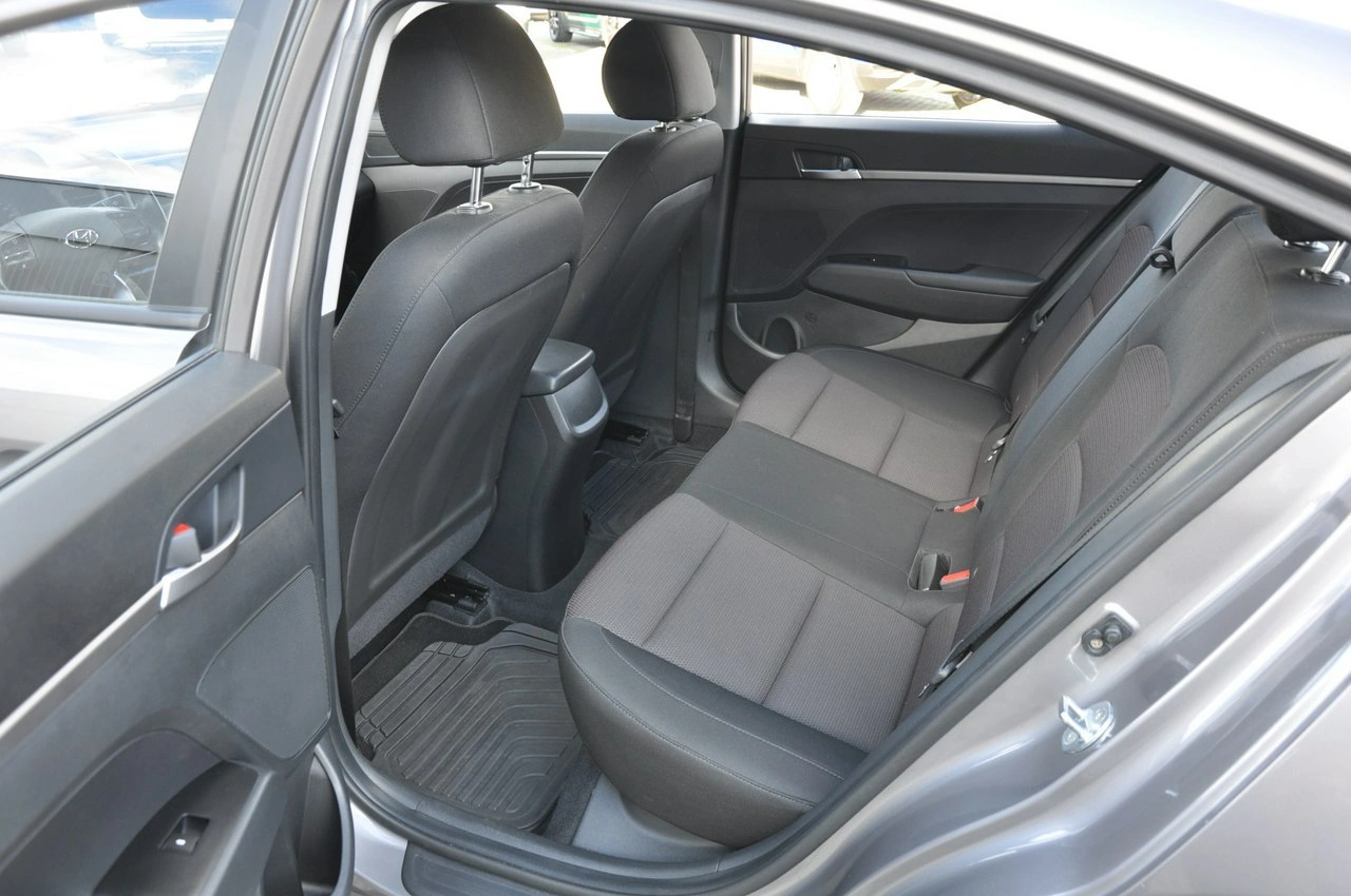 Hyundai Elantra - Zdjęcie 18