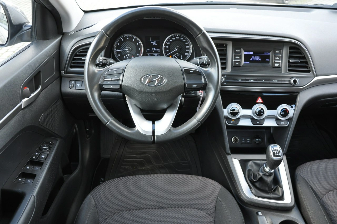 Hyundai Elantra - Zdjęcie 19