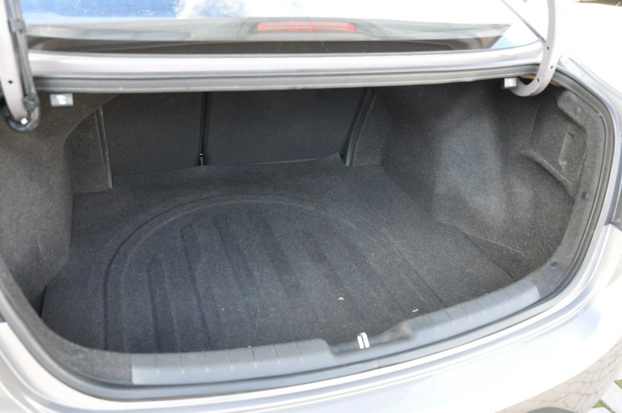 Hyundai Elantra - Zdjęcie 21