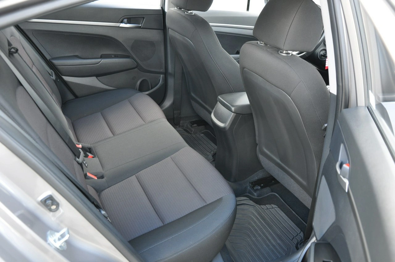 Hyundai Elantra - Zdjęcie 22