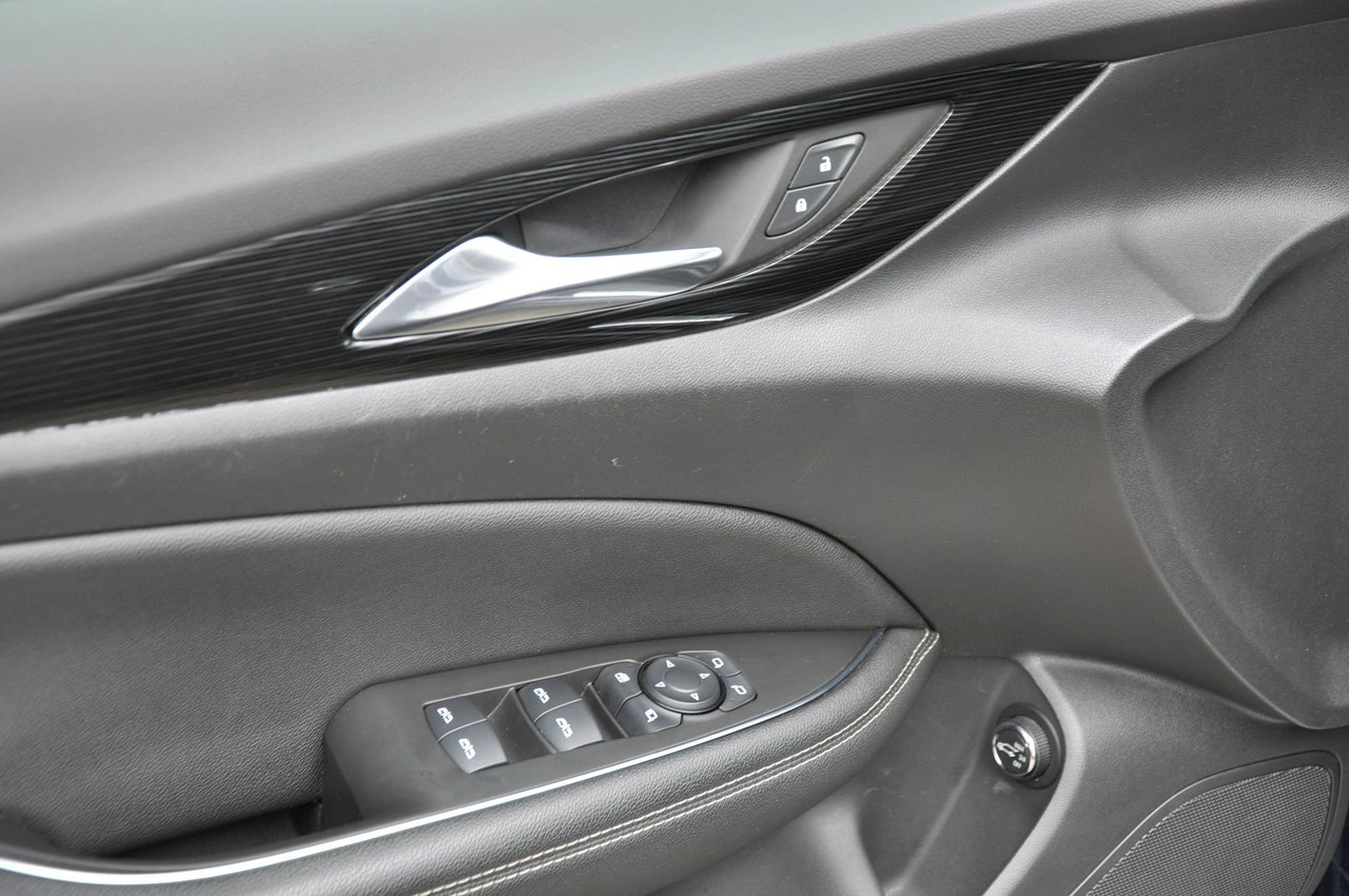 Opel Insignia - Zdjęcie 9