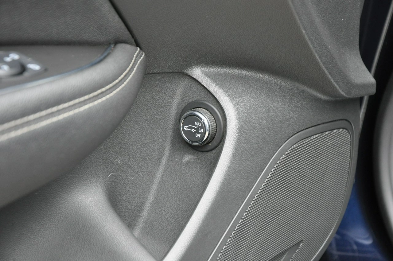 Opel Insignia - Zdjęcie 10