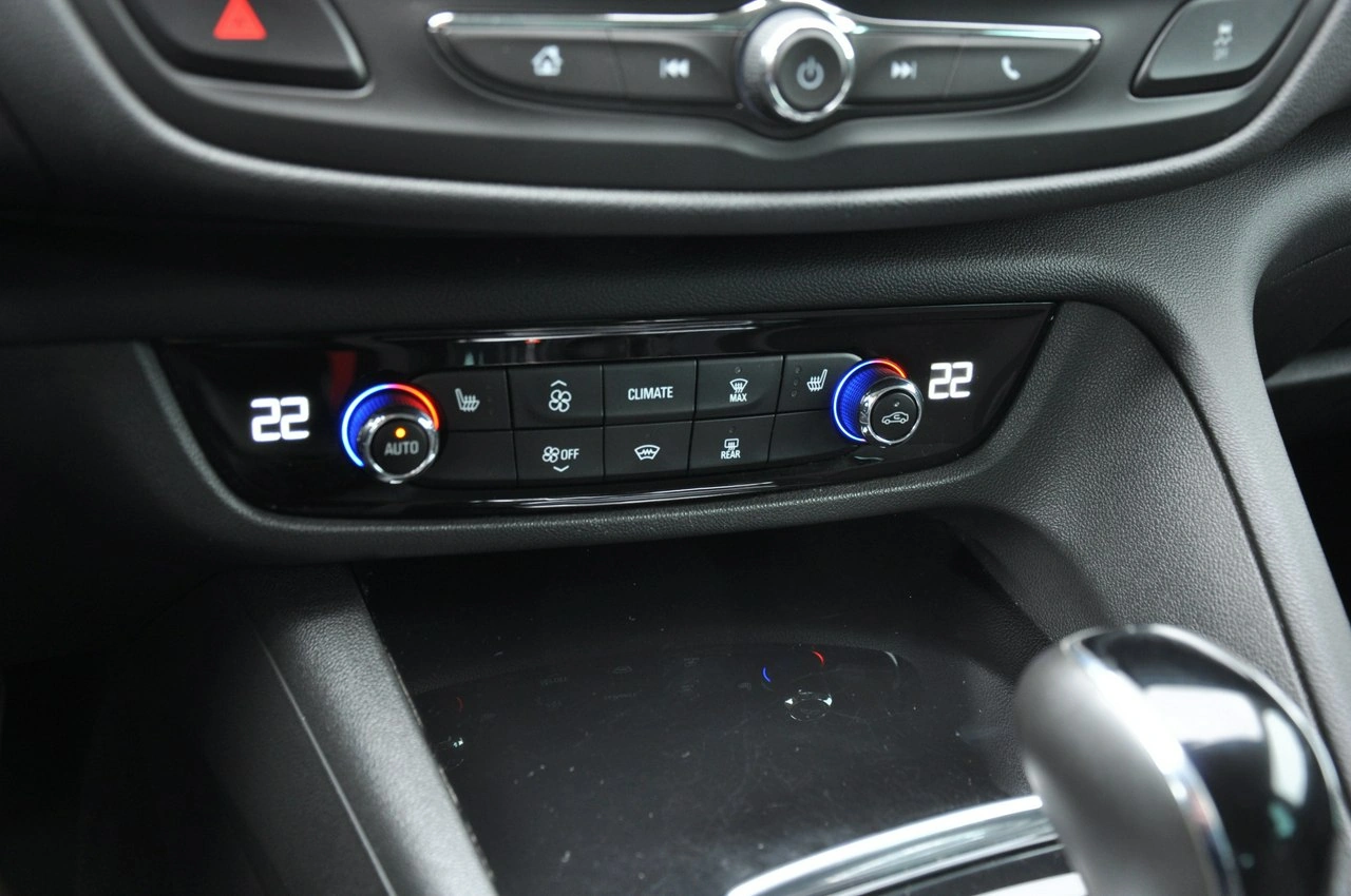 Opel Insignia - Zdjęcie 18