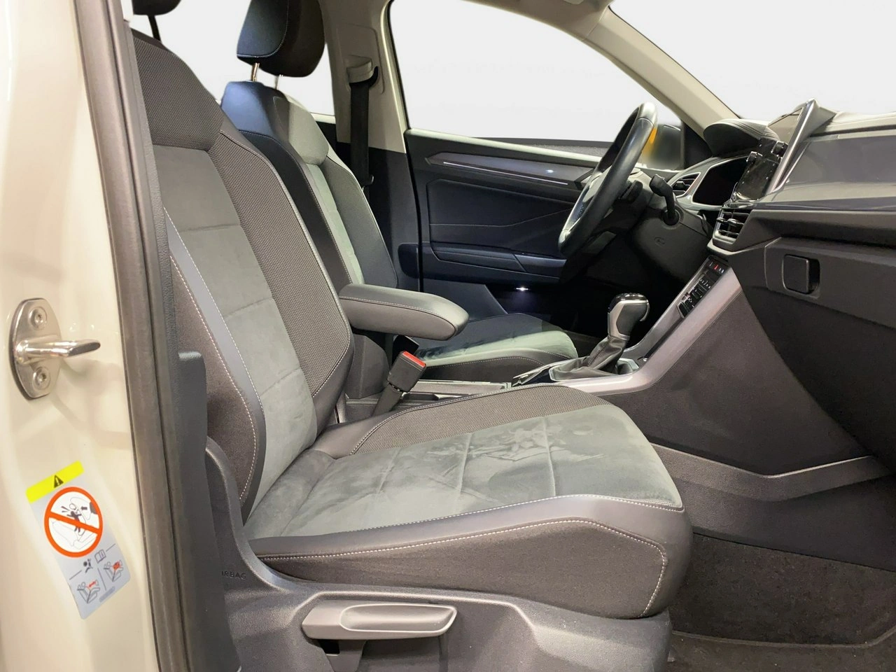 Volkswagen T-Roc - Zdjęcie 11