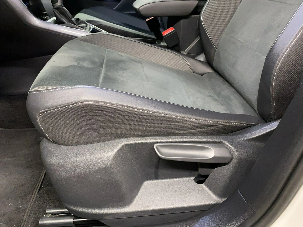 Volkswagen T-Roc - Zdjęcie 12