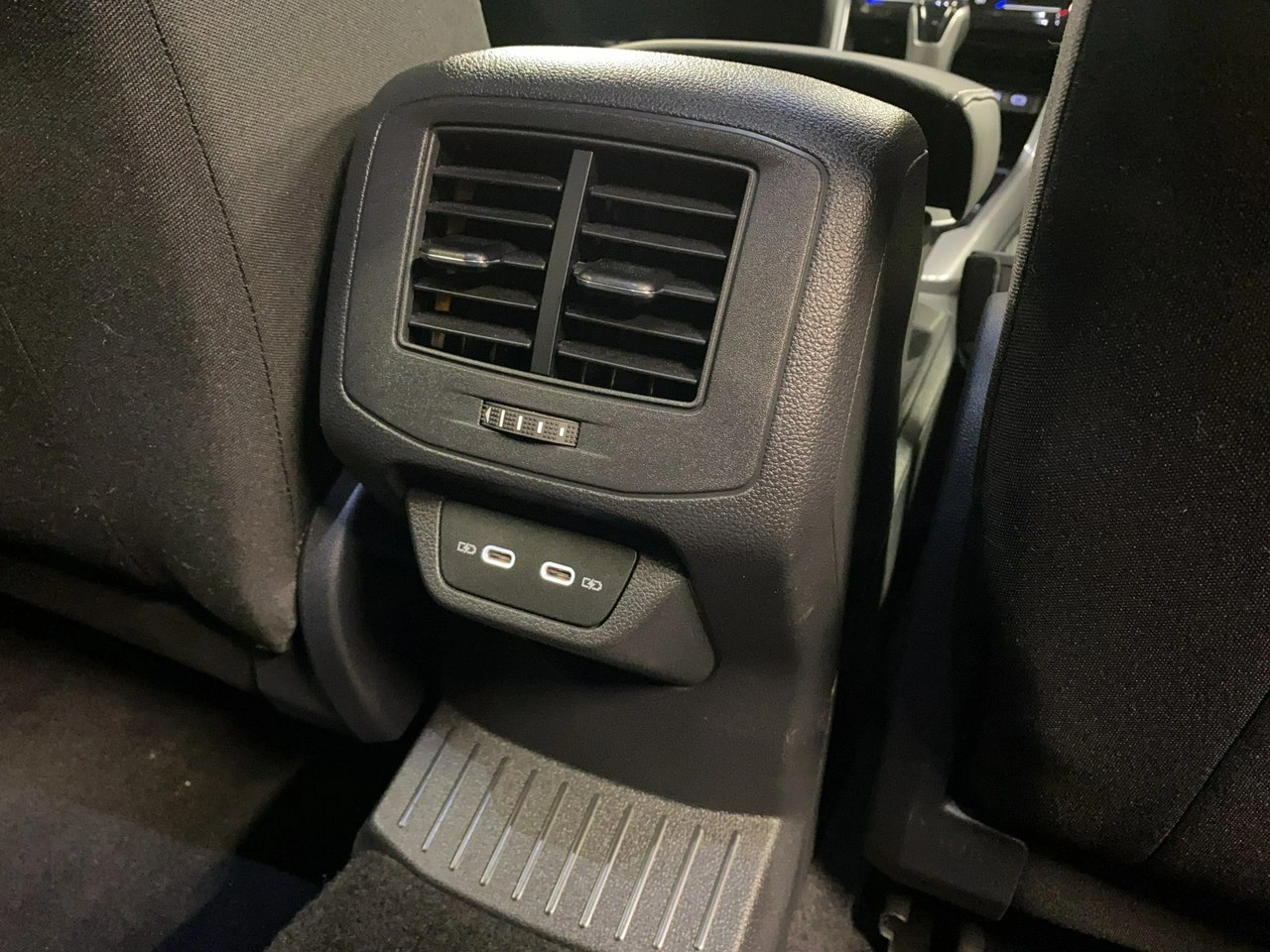 Volkswagen T-Roc - Zdjęcie 16