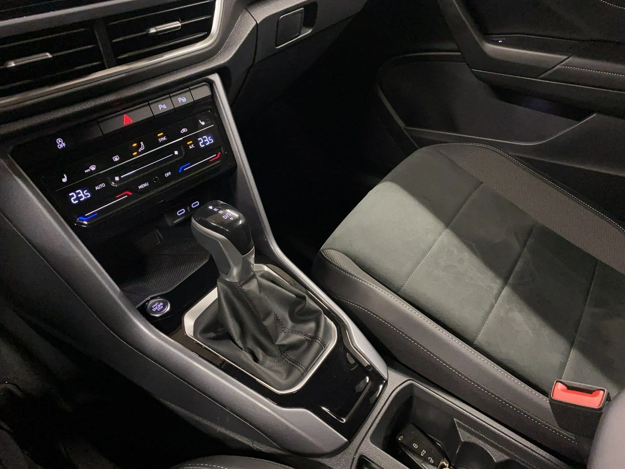 Volkswagen T-Roc - Zdjęcie 23