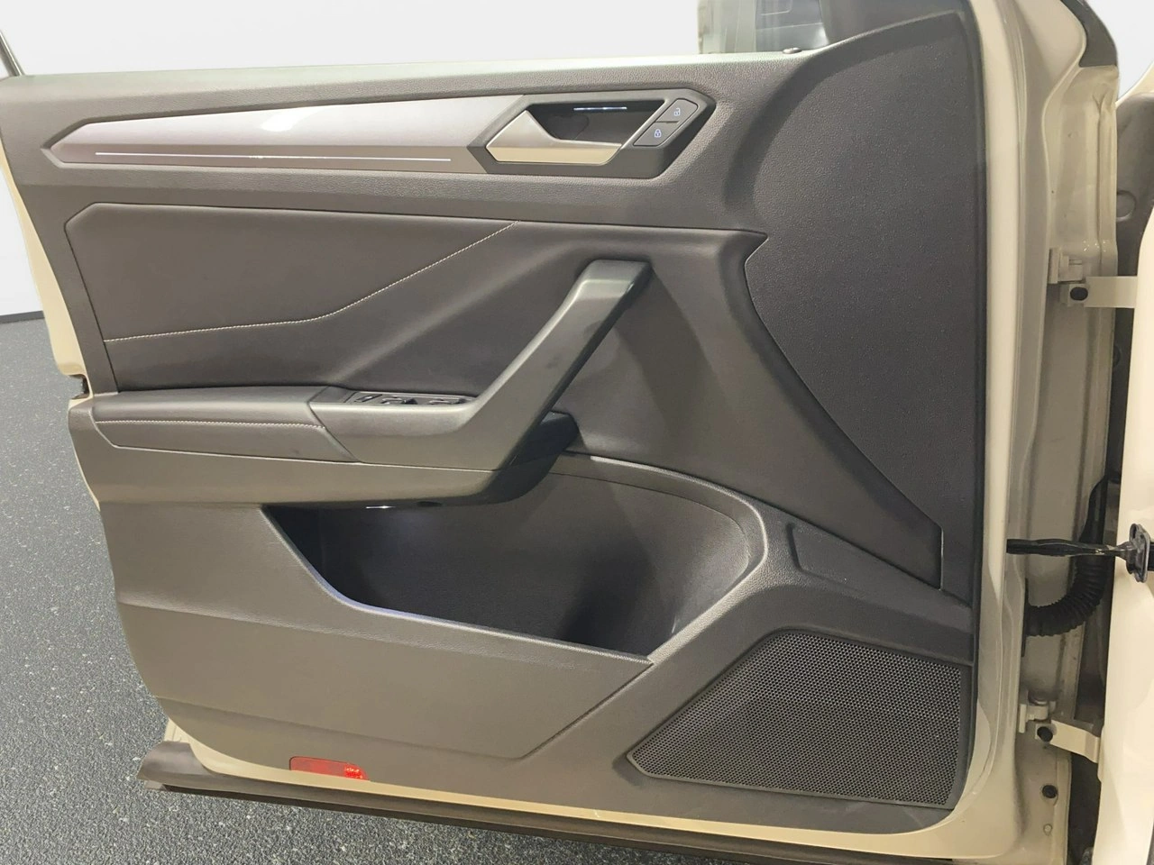 Volkswagen T-Roc - Zdjęcie 33