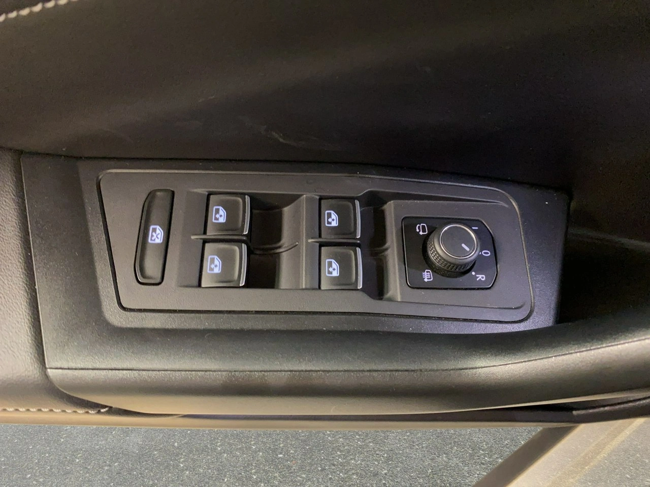 Volkswagen T-Roc - Zdjęcie 35