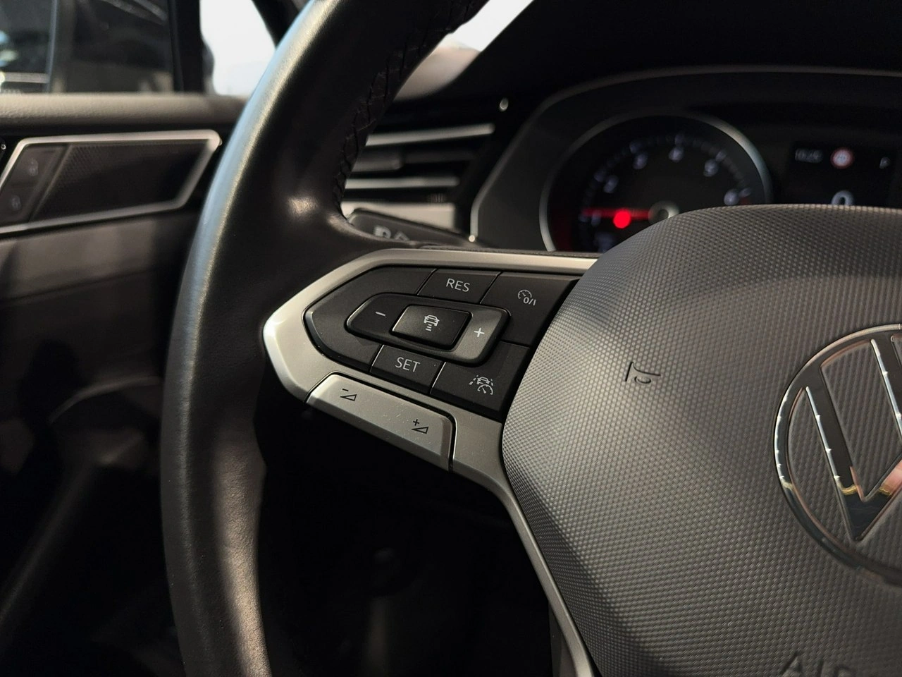 Volkswagen Passat - Zdjęcie 18