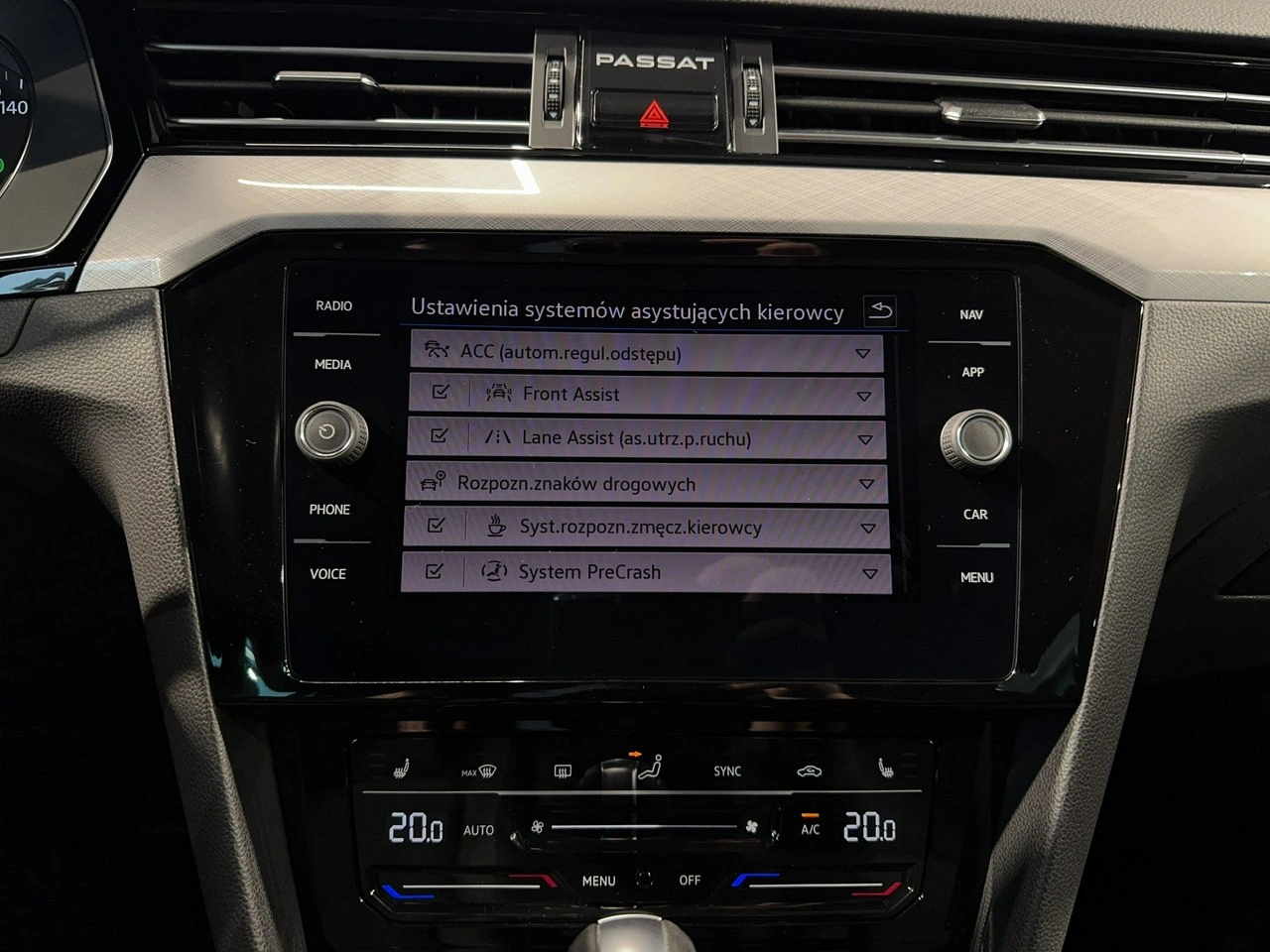 Volkswagen Passat - Zdjęcie 25