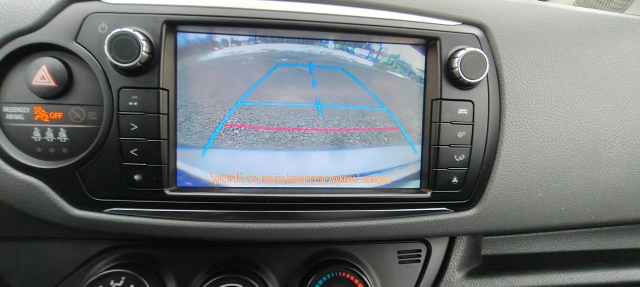 Toyota Yaris - Zdjęcie 10