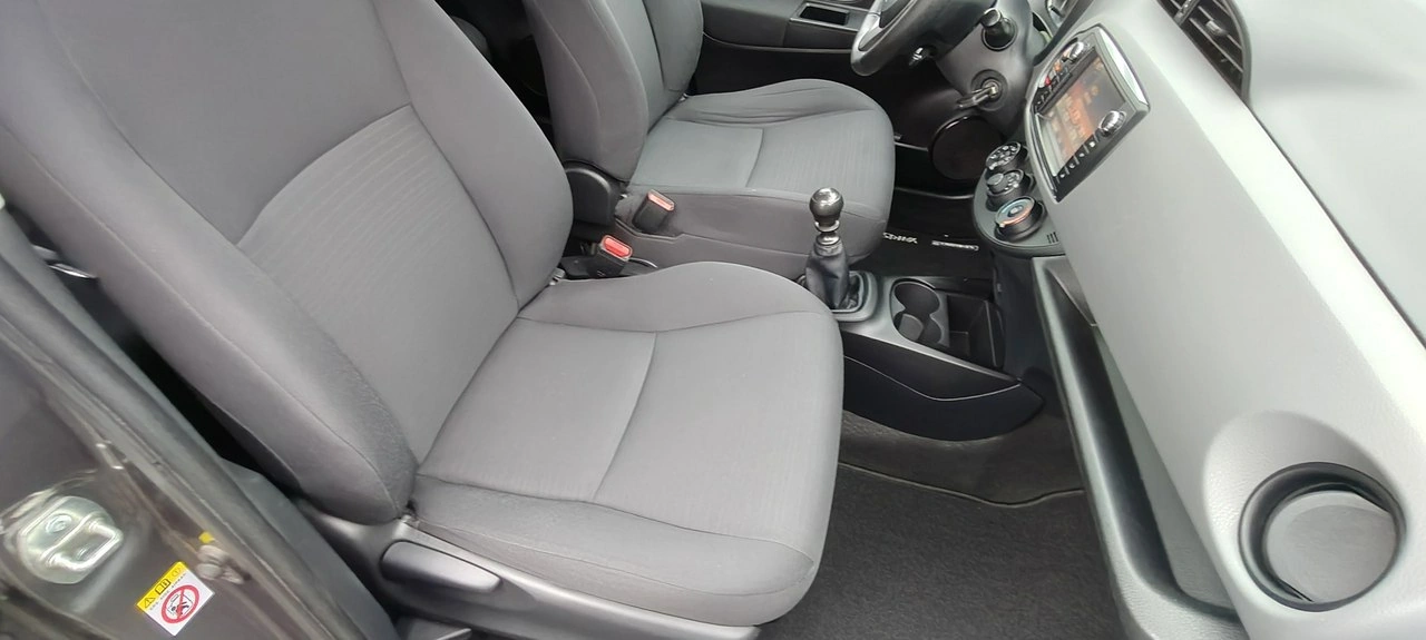 Toyota Yaris - Zdjęcie 12