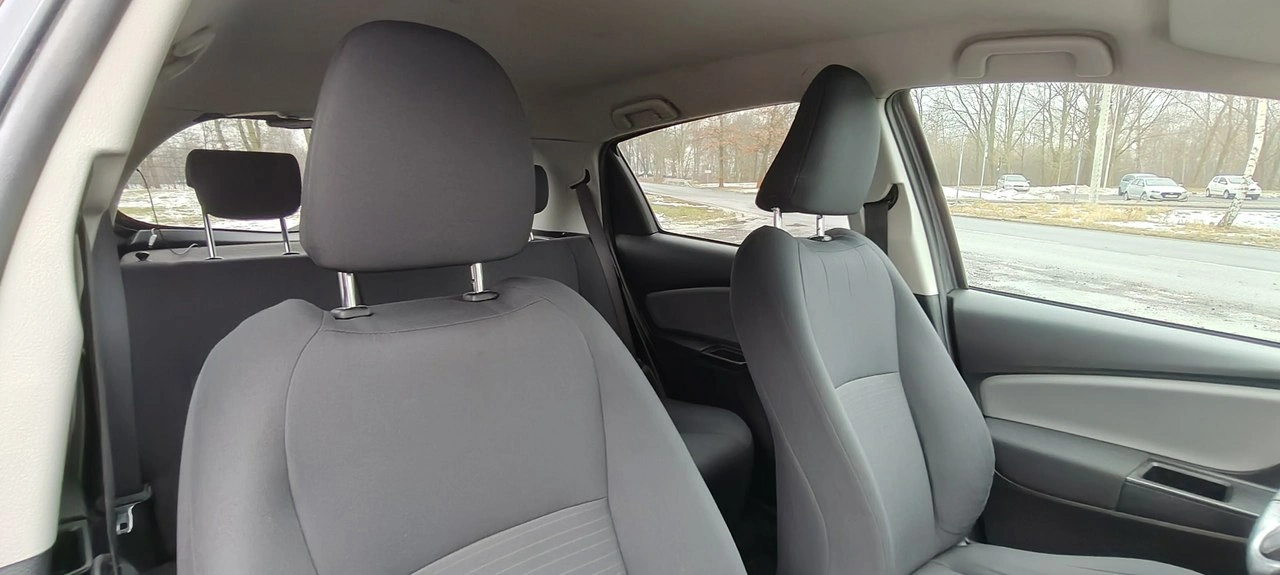 Toyota Yaris - Zdjęcie 13