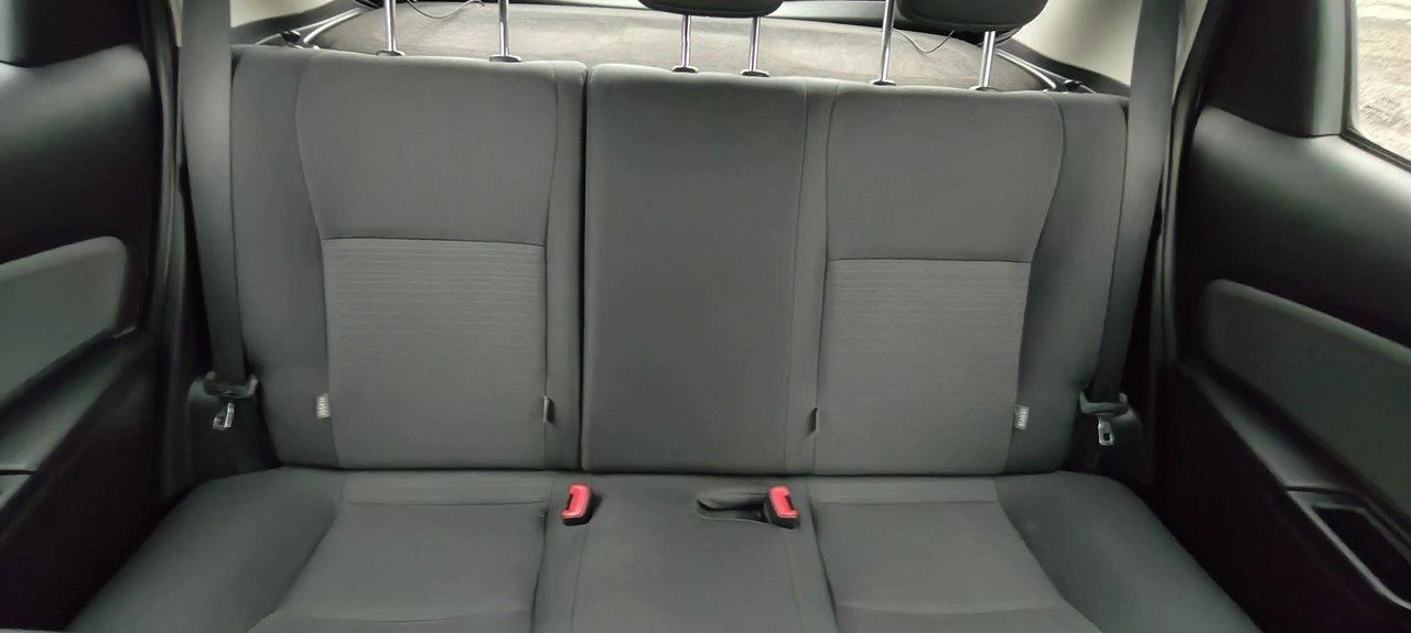 Toyota Yaris - Zdjęcie 14