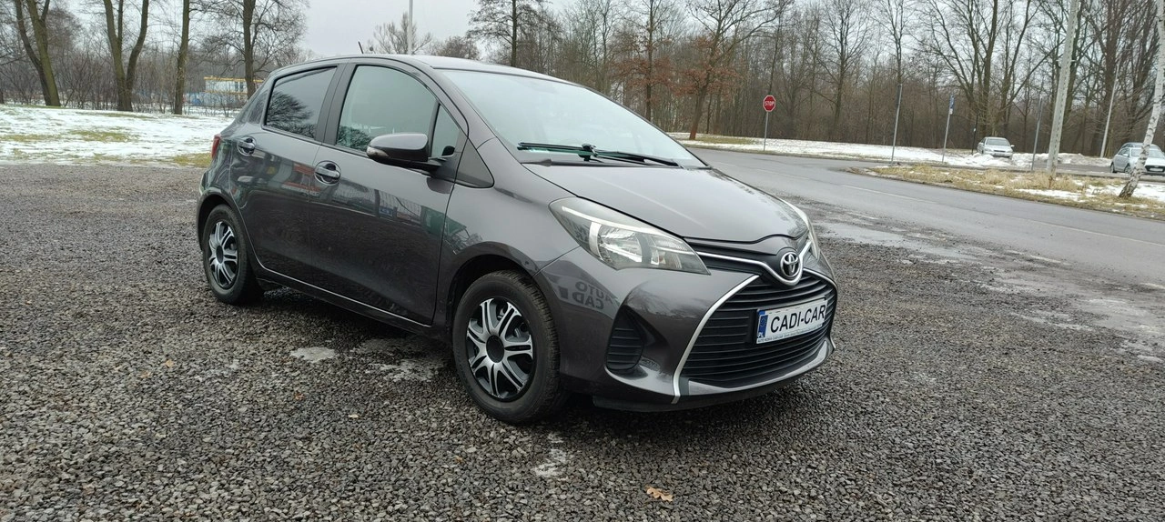 Toyota Yaris - Zdjęcie 2