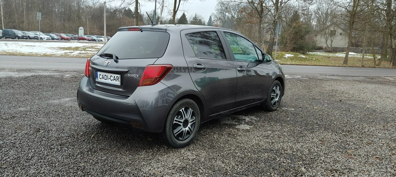 Toyota Yaris - Zdjęcie 3