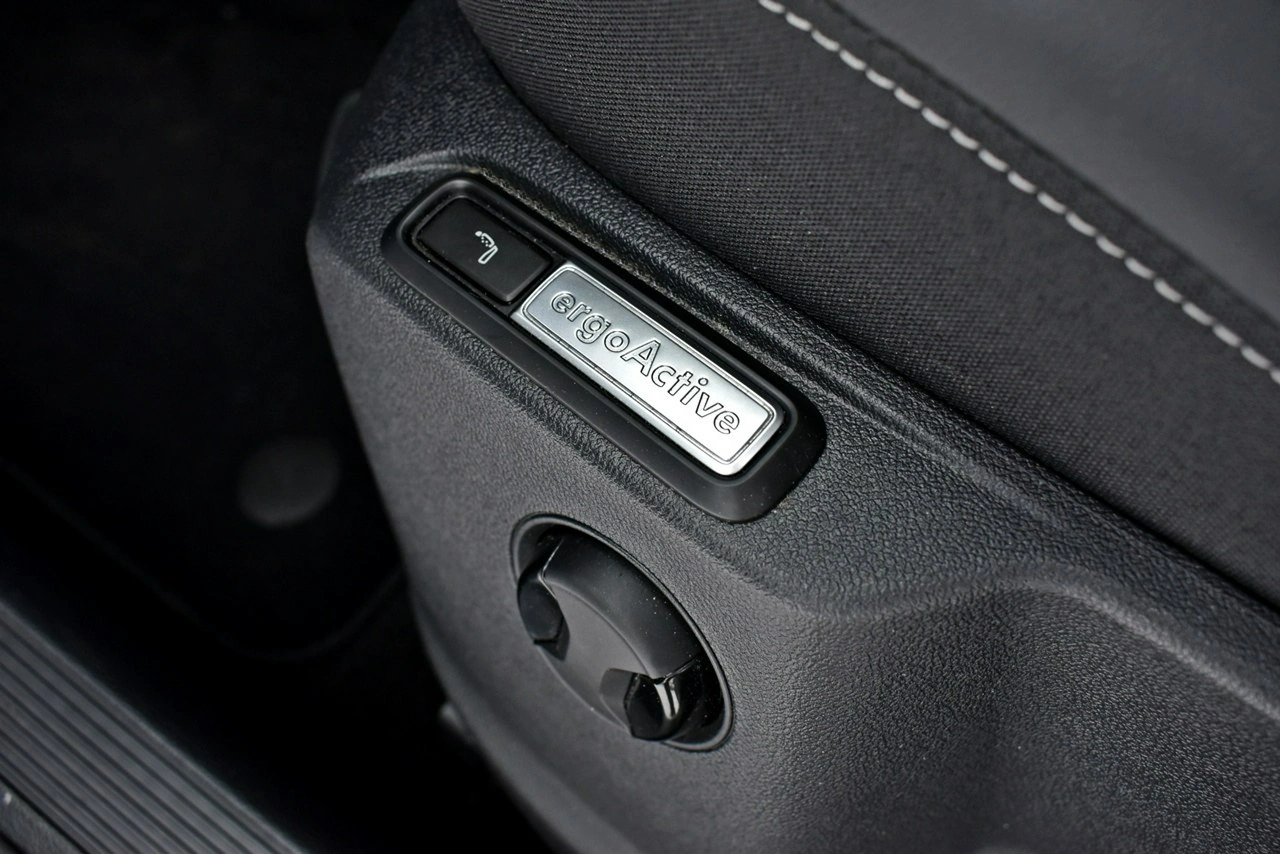 Volkswagen T-Roc - Zdjęcie 10