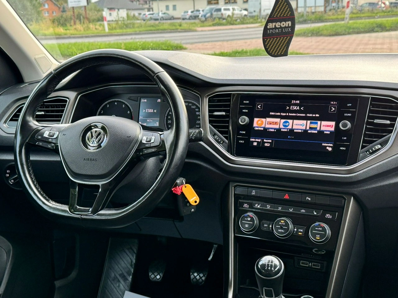 Volkswagen T-Roc - Zdjęcie 21