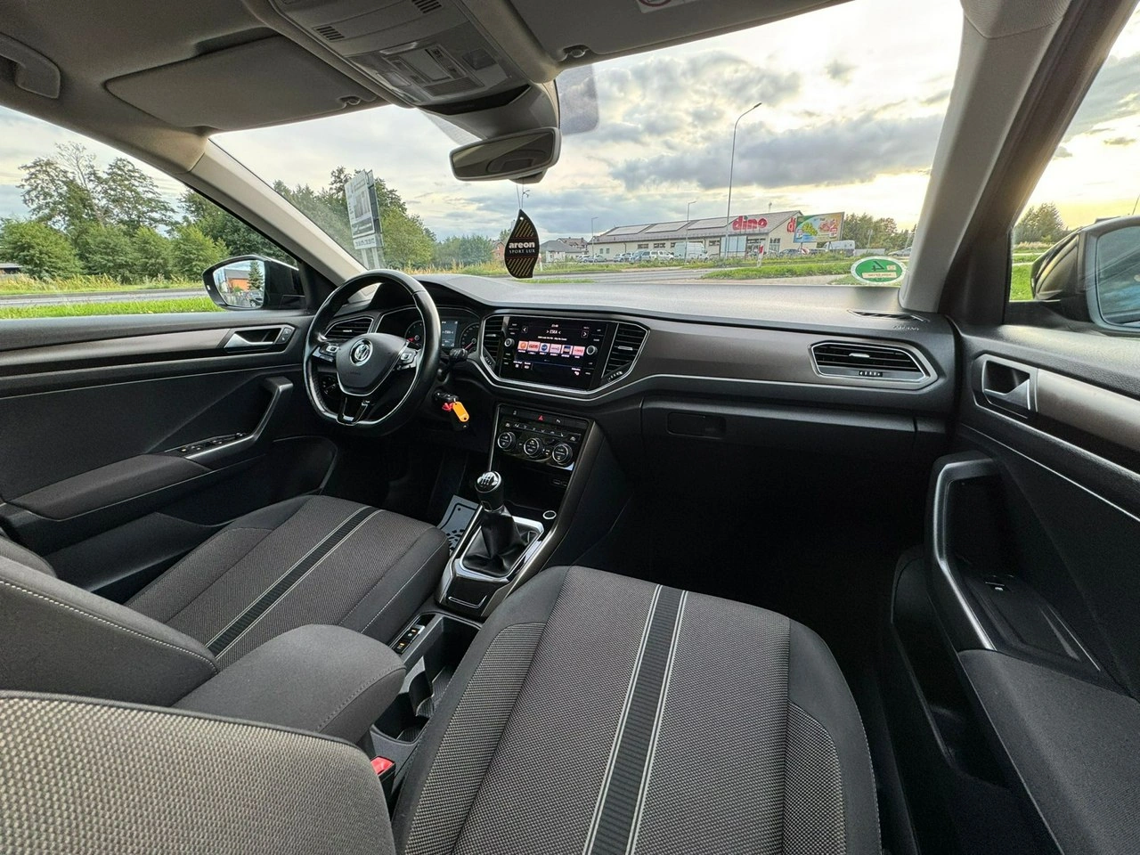 Volkswagen T-Roc - Zdjęcie 31