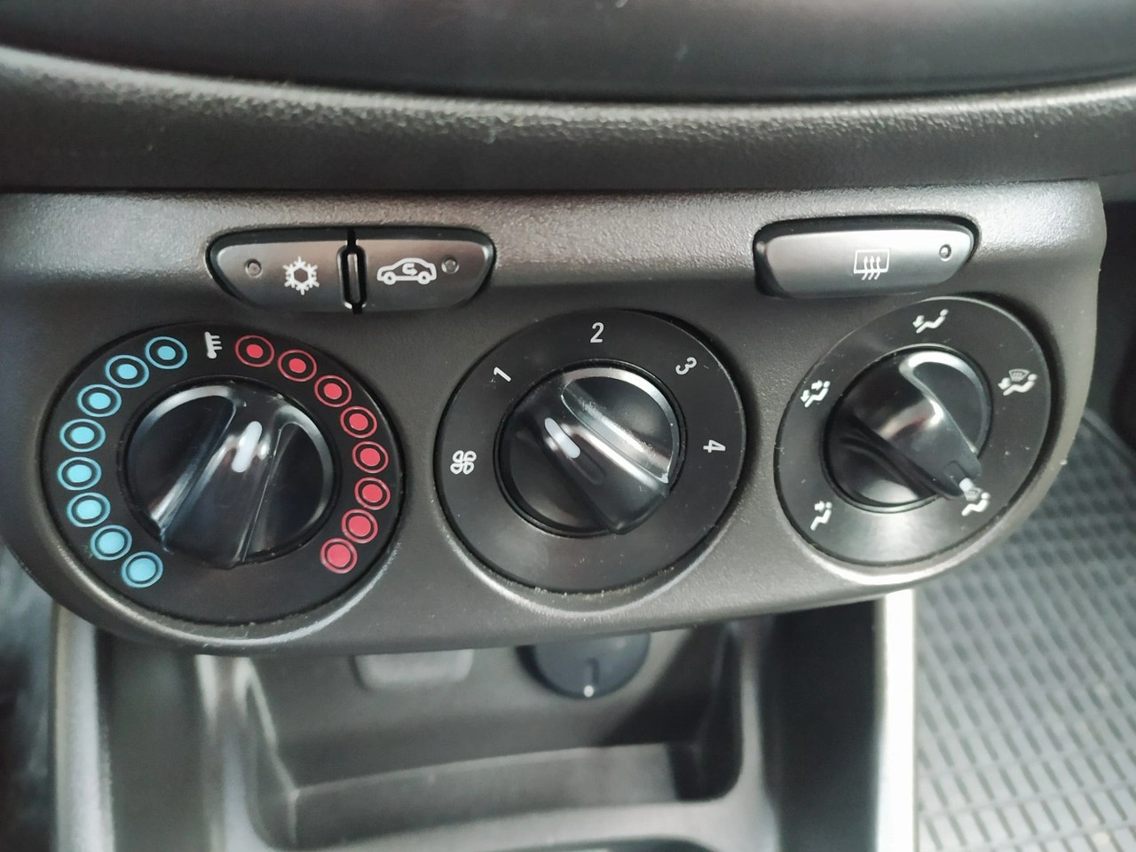 Opel Corsa - Zdjęcie 4