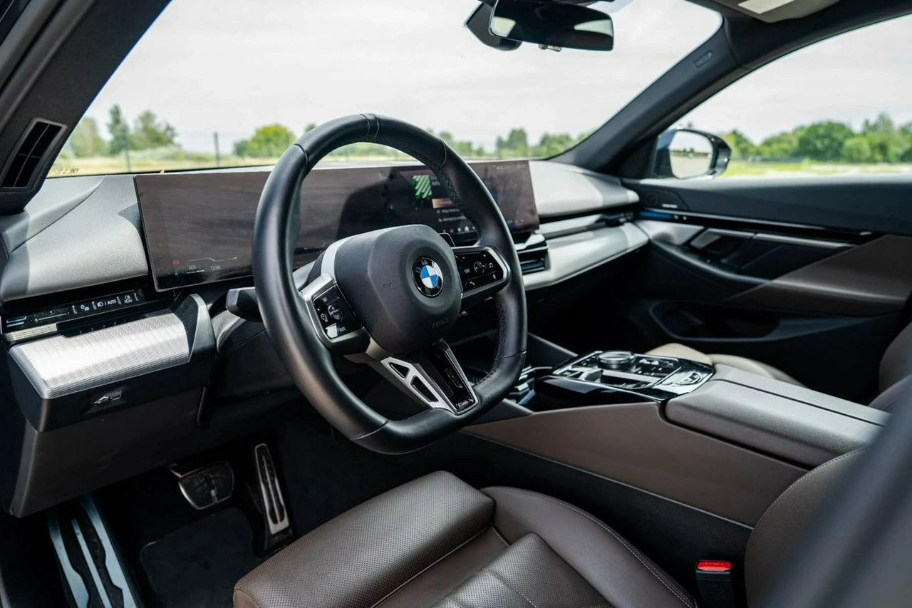 BMW M550i - Zdjęcie 18