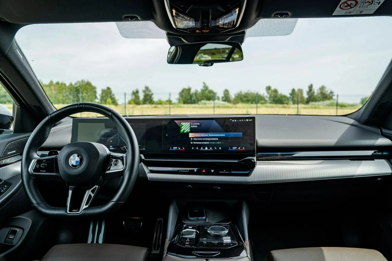 BMW M550i - Zdjęcie 19