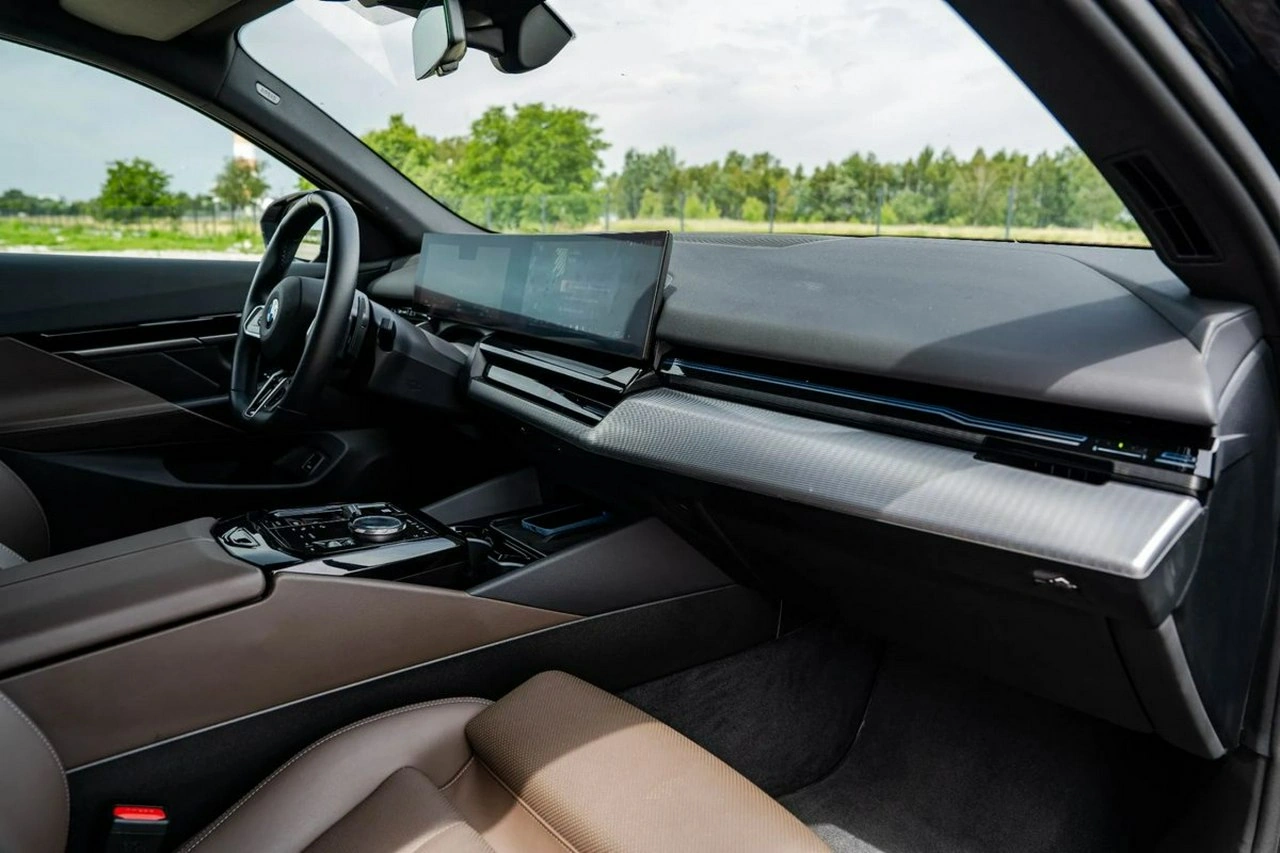 BMW M550i - Zdjęcie 22