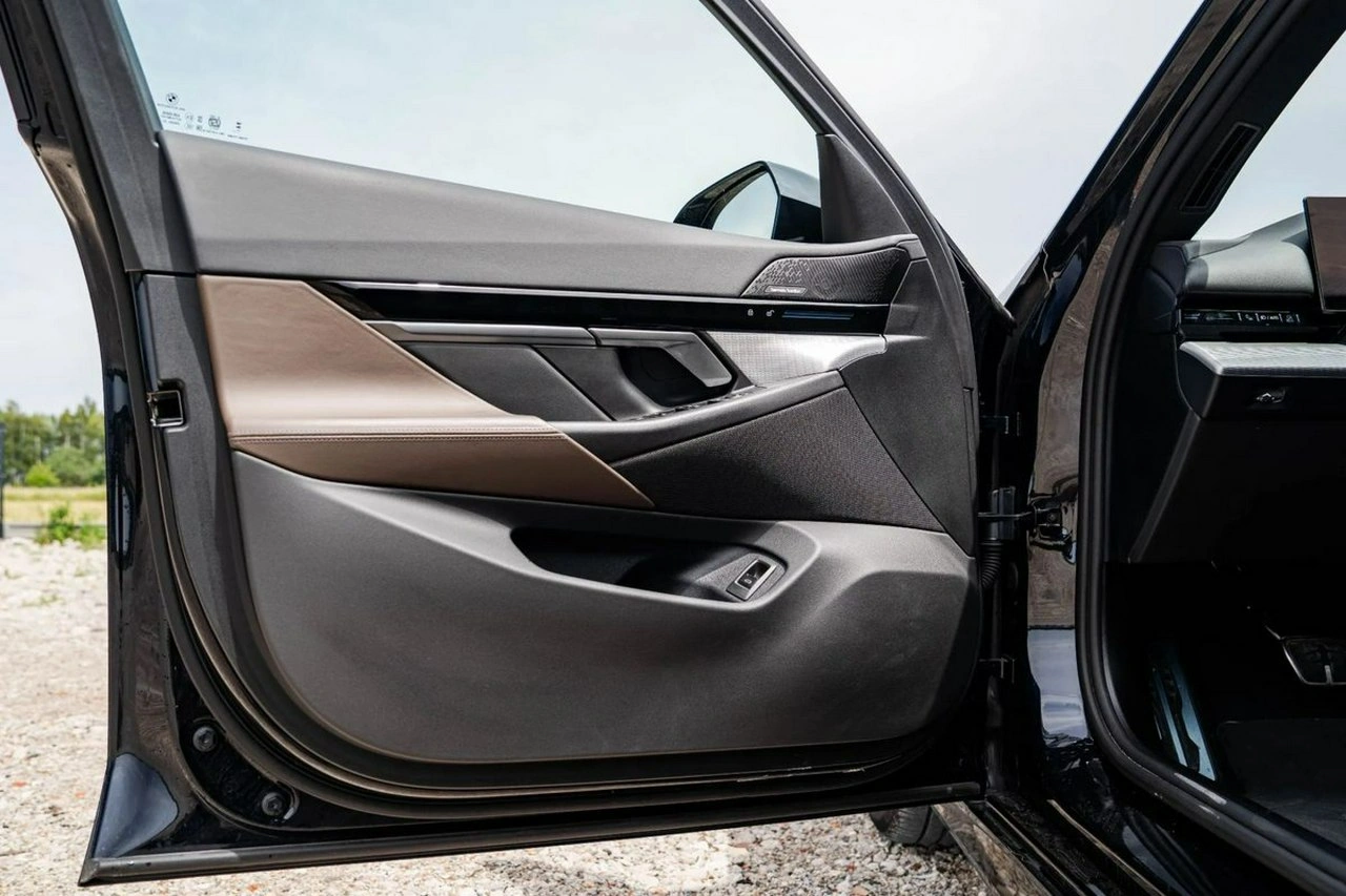 BMW M550i - Zdjęcie 23