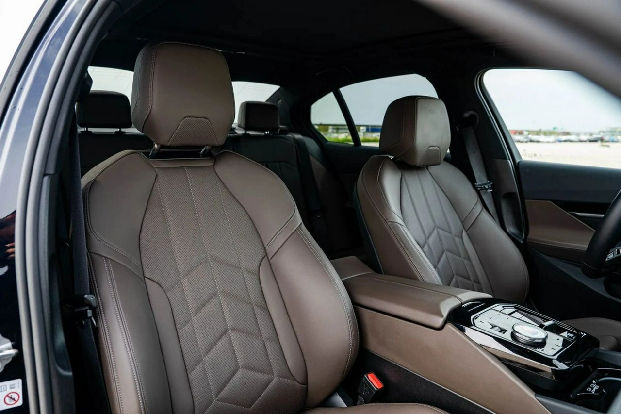 BMW M550i - Zdjęcie 25