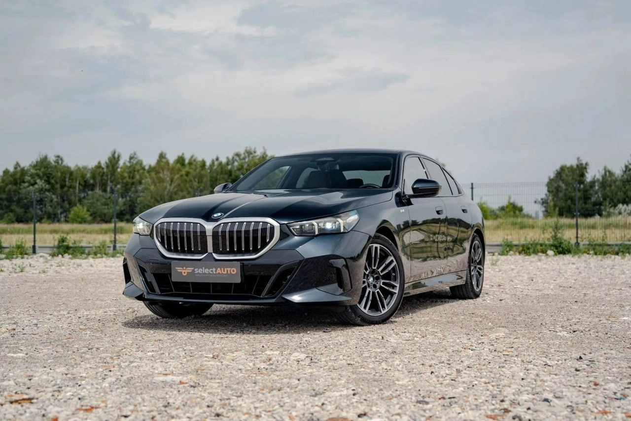 BMW M550i - Główne zdjęcie