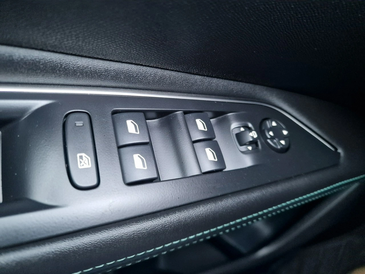 Peugeot 3008 - Zdjęcie 34