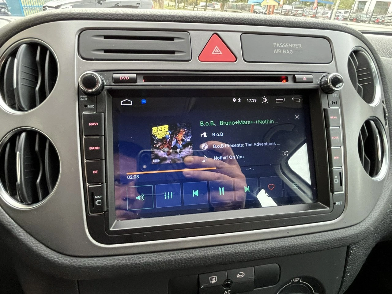 Volkswagen Tiguan - Zdjęcie 13