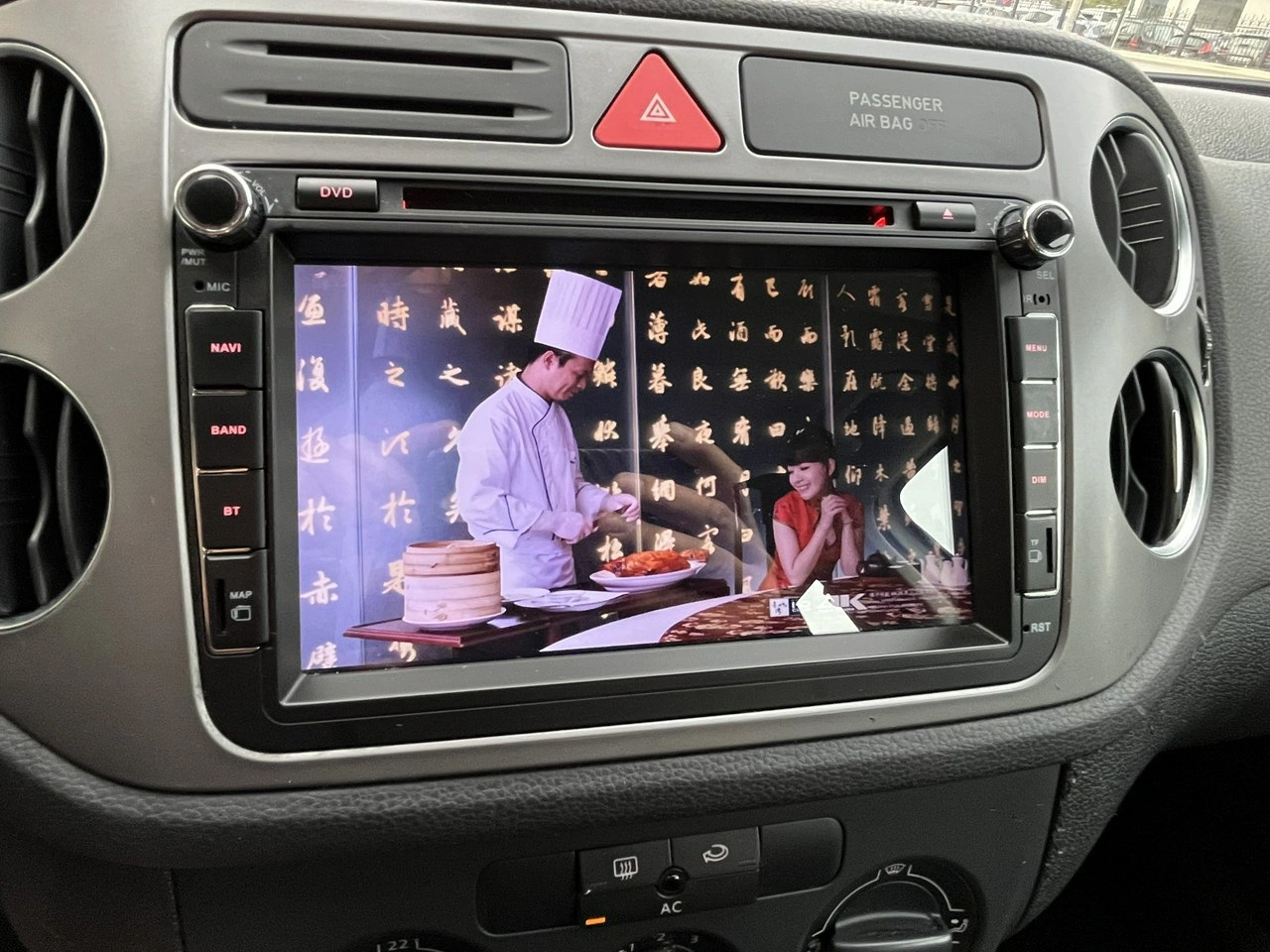 Volkswagen Tiguan - Zdjęcie 14