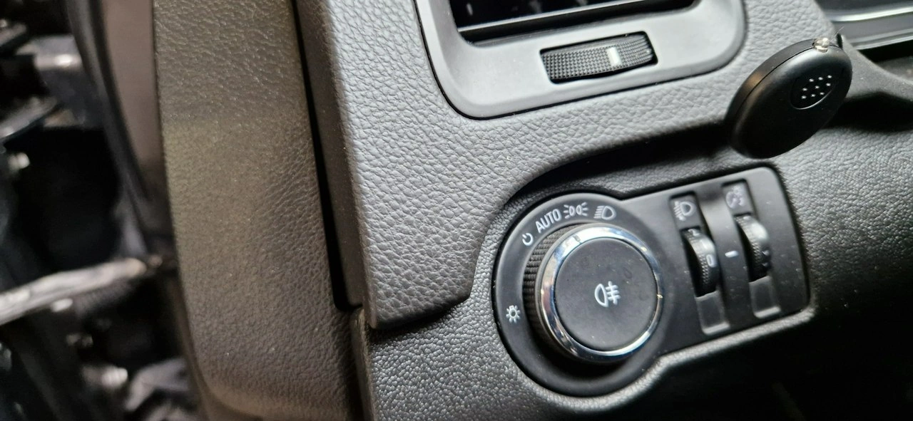 Opel Insignia - Zdjęcie 11