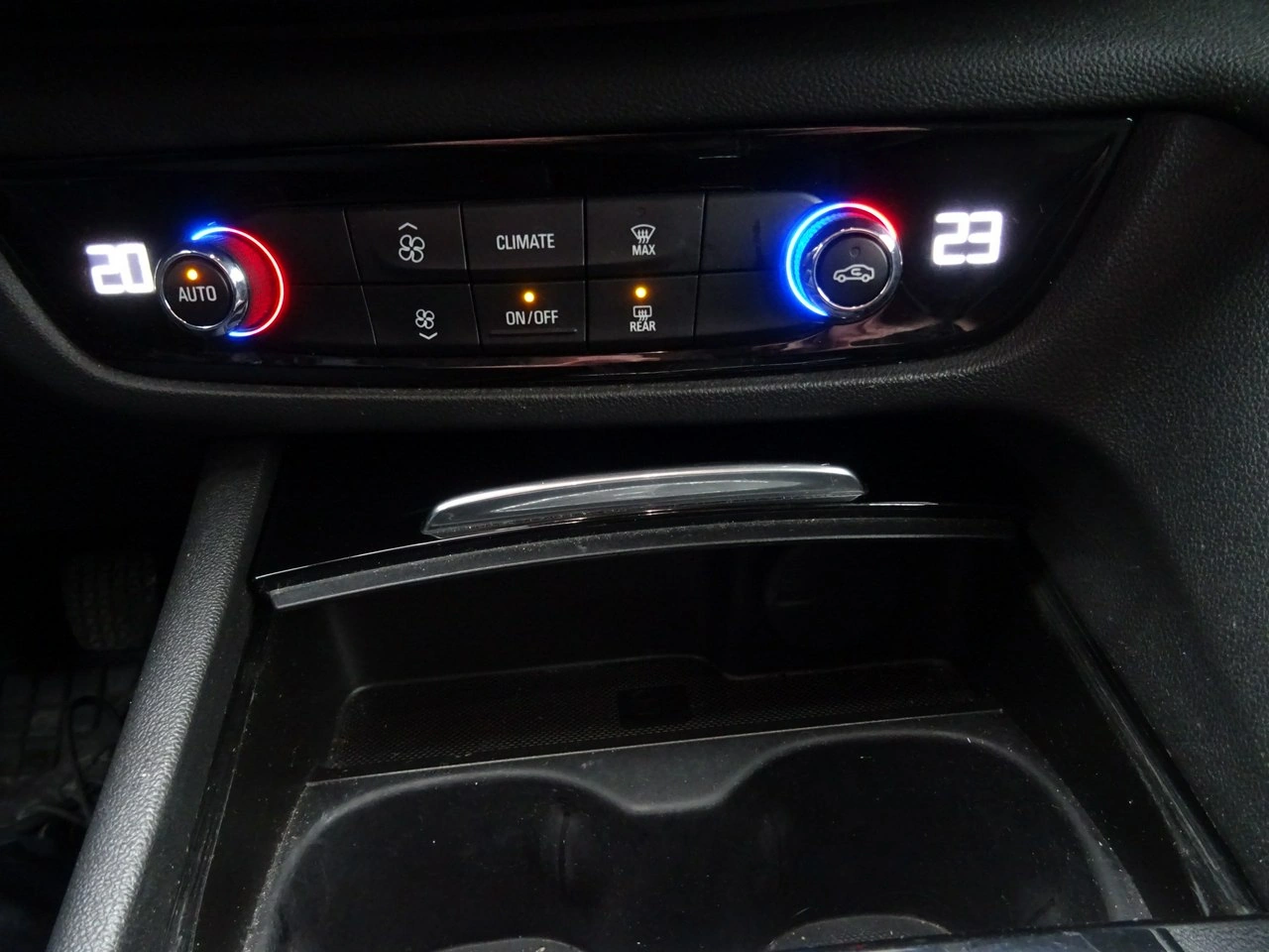 Opel Insignia - Zdjęcie 17