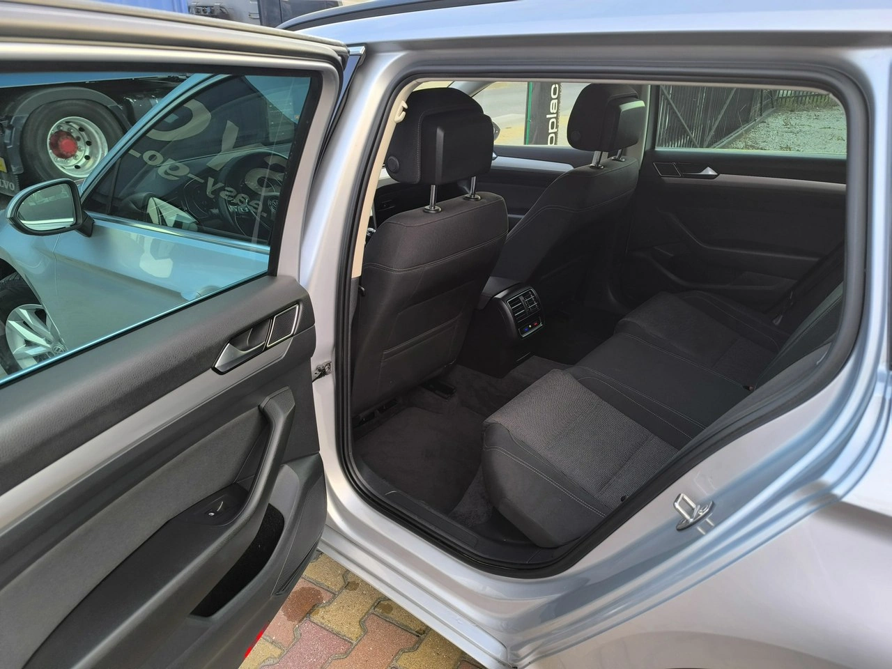 Volkswagen Passat - Zdjęcie 24