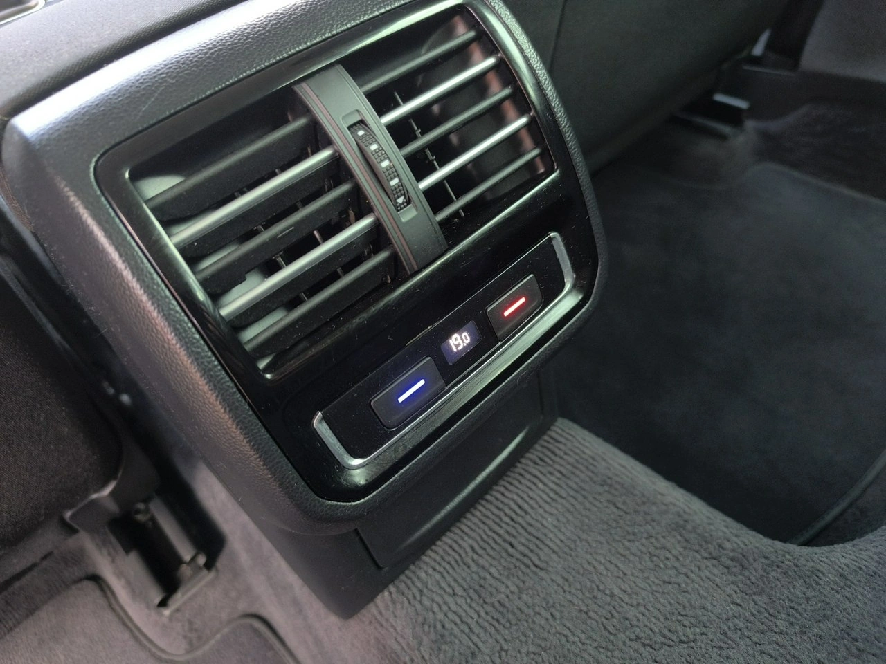 Volkswagen Passat - Zdjęcie 25