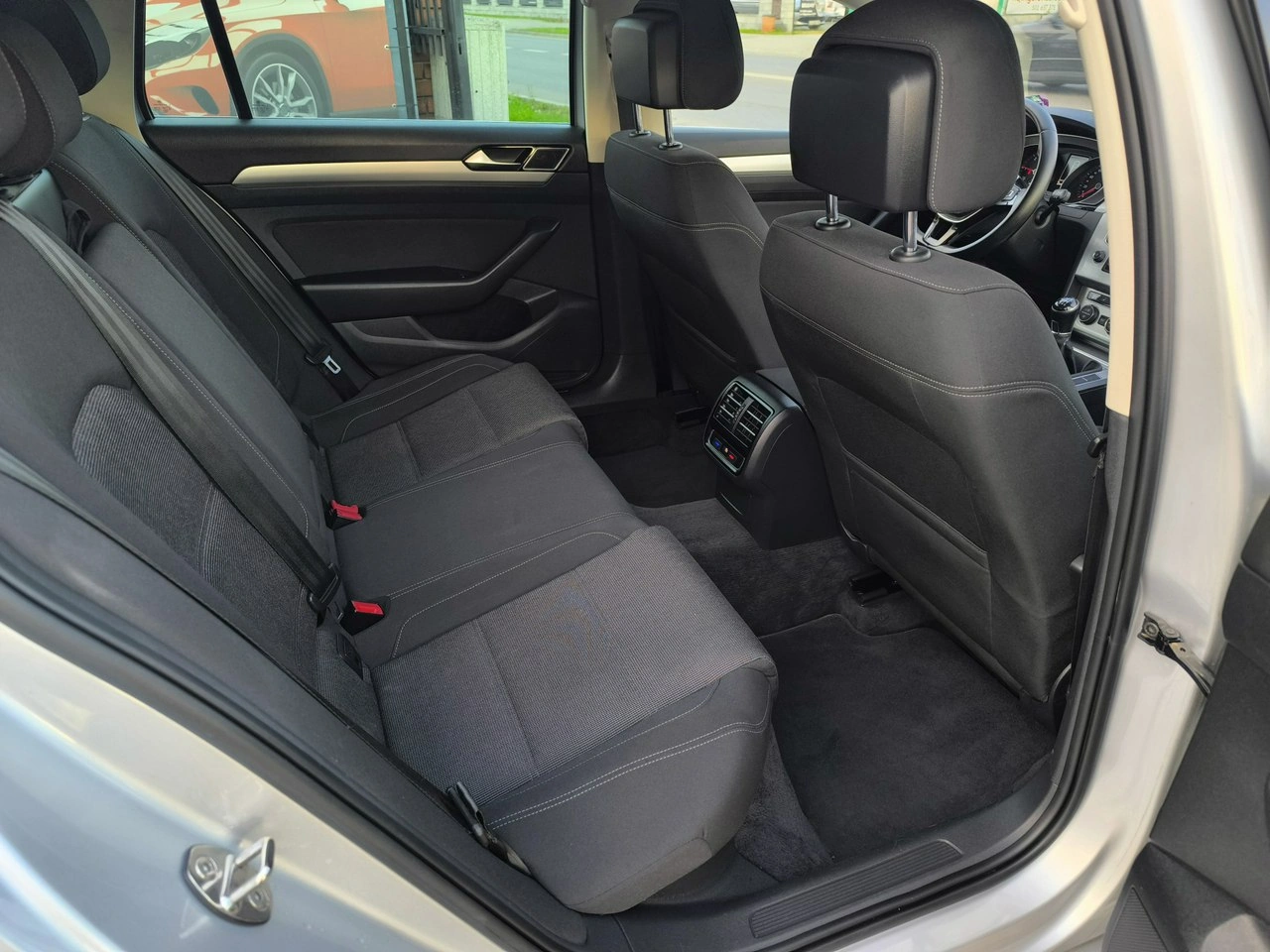 Volkswagen Passat - Zdjęcie 31