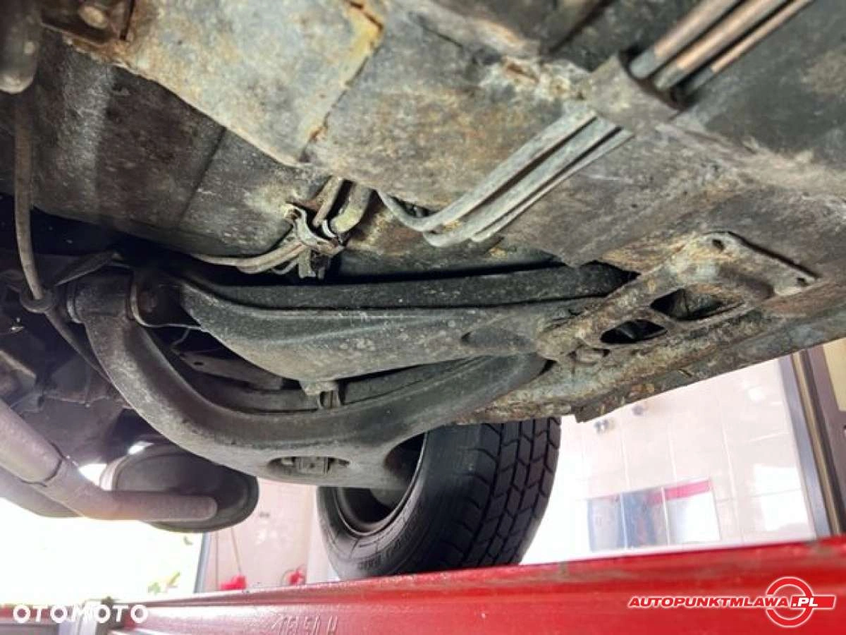 Mercedes-Benz SLC - Zdjęcie 30